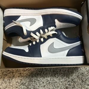 Nike Men's Navy and White Sneakers
